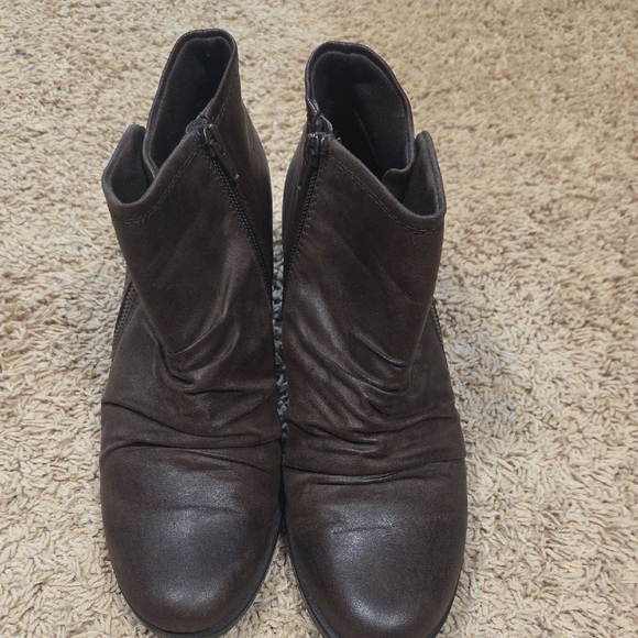 BareTraps Dark Brown Ankle Booties - Picture 1 of 3